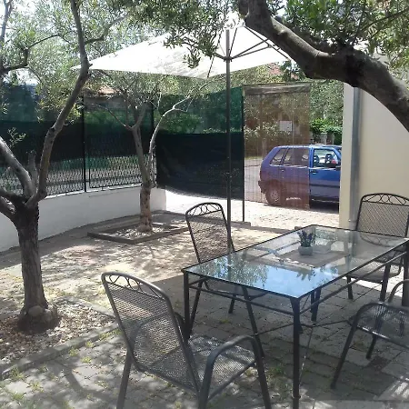 Apartman Pleslic Apartment *