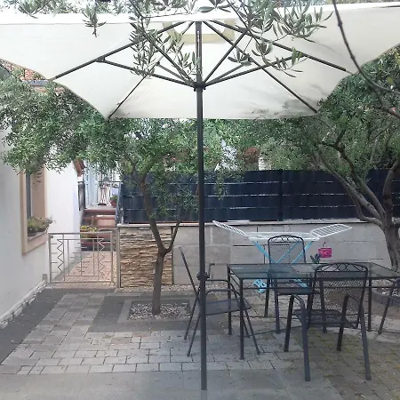 Apartman Pleslic Apartment *